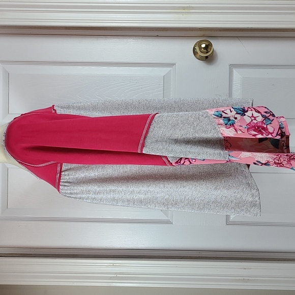 Jodifl Bell Sleeved, Mixed Fabric Blouse - Picture 6 of 11